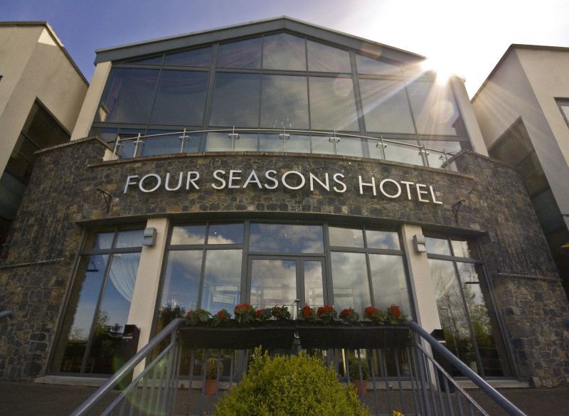 Four Seasons Hotel, 卡林福德 外观 照片
