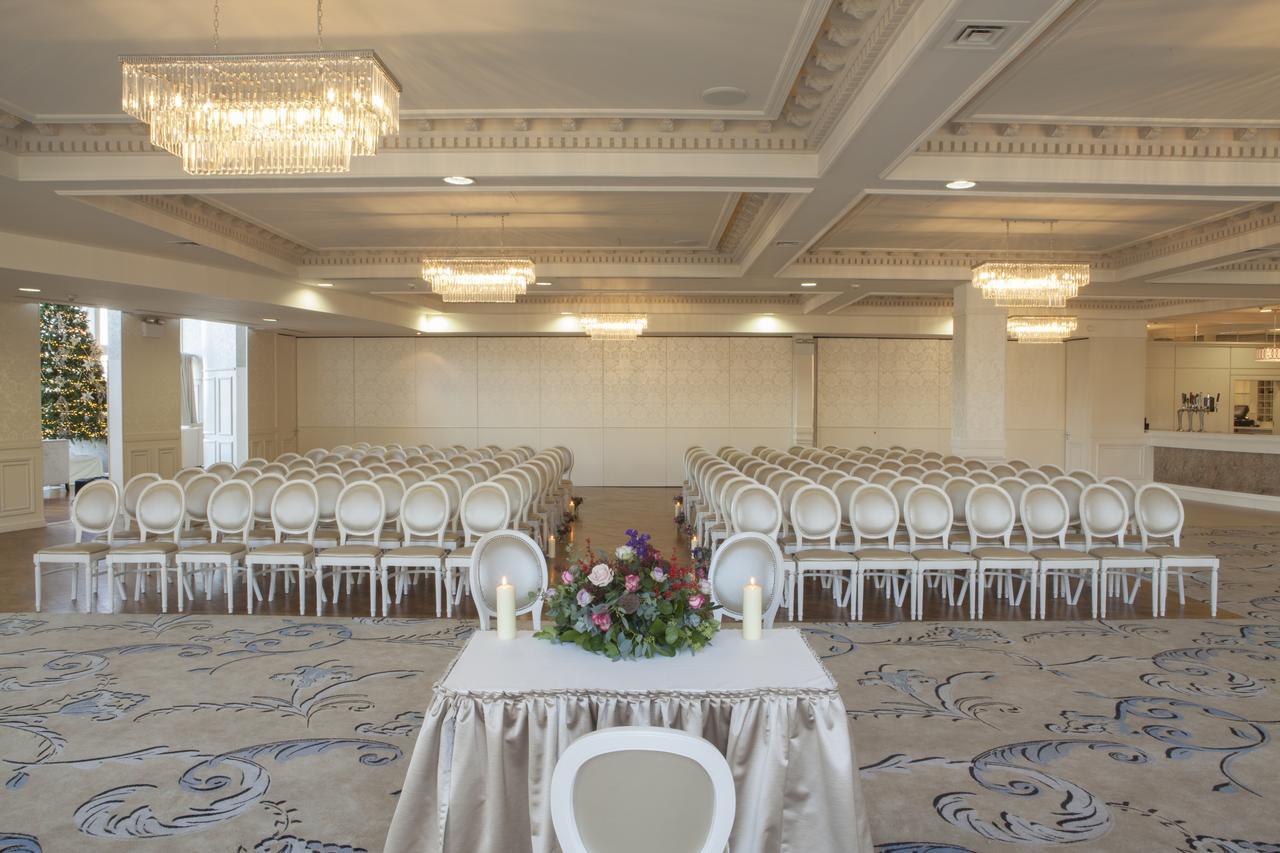 Four Seasons Hotel, 卡林福德 外观 照片